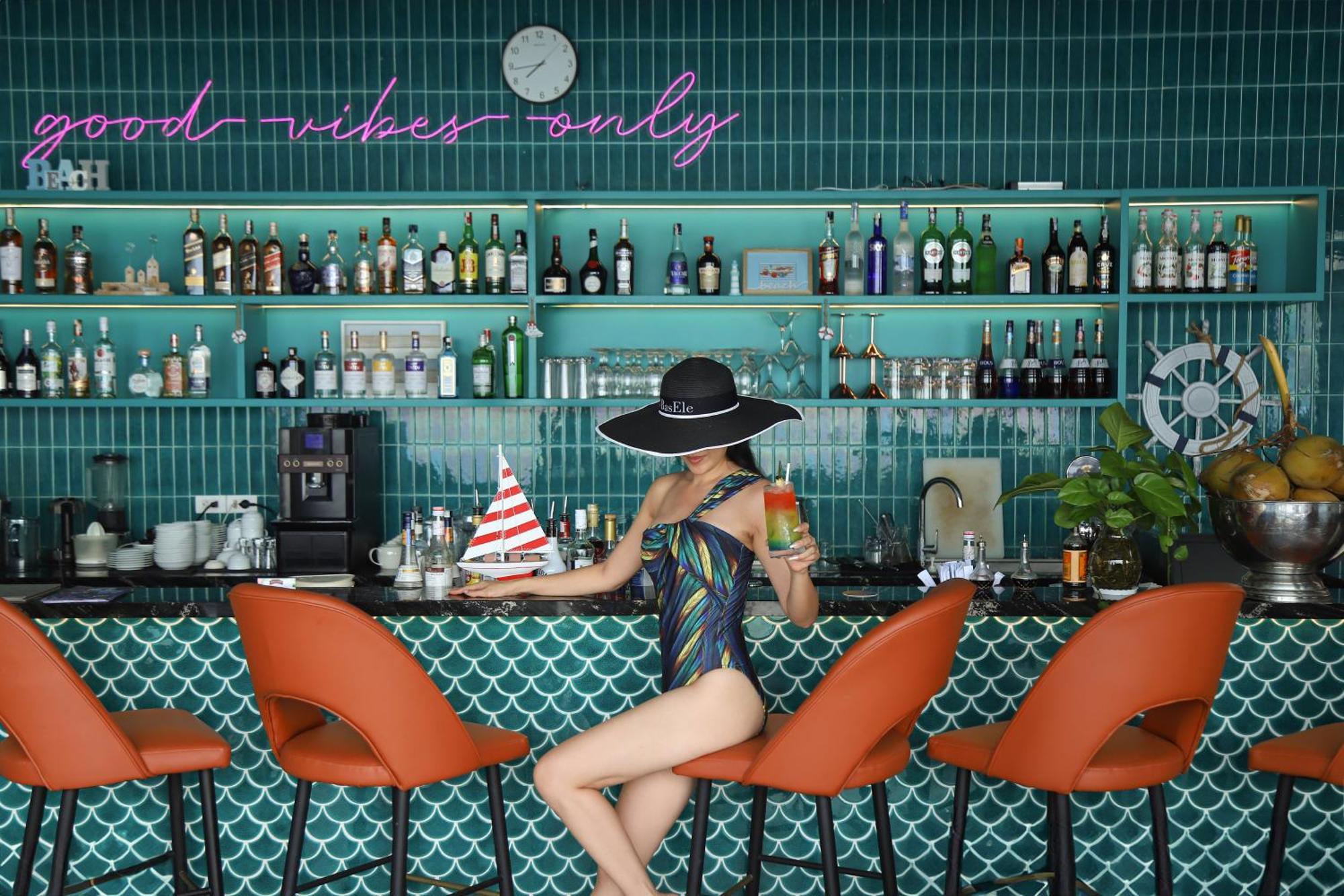 โรงแรมเวียส หวุงเต่า ภายนอก รูปภาพ The Pool Bar