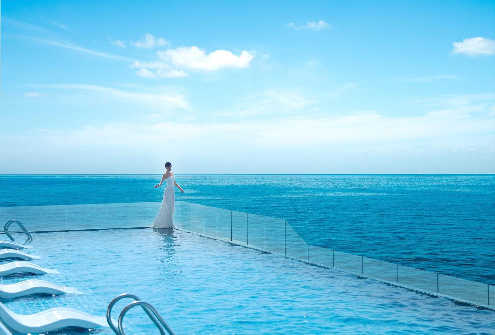 โรงแรมเวียส หวุงเต่า ภายนอก รูปภาพ Infinity pool at the hotel