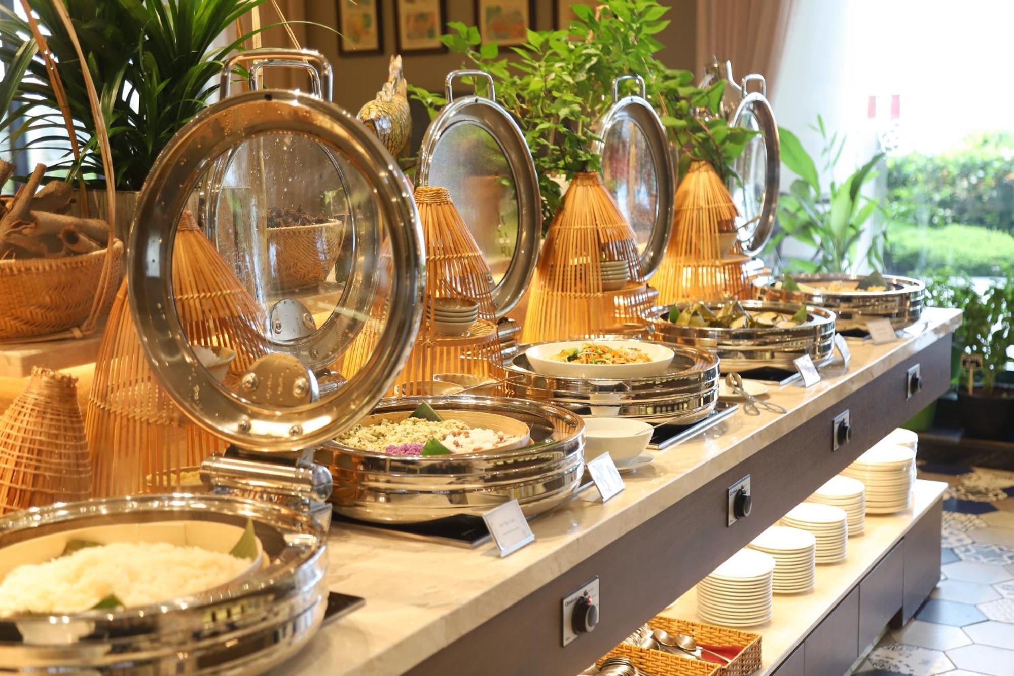 โรงแรมเวียส หวุงเต่า ภายนอก รูปภาพ A buffet at a hotel